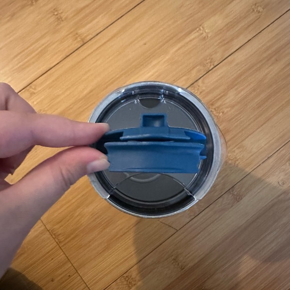 Camelbak Kickbak 20z Insulated Tumbler - Picture 3 of 4